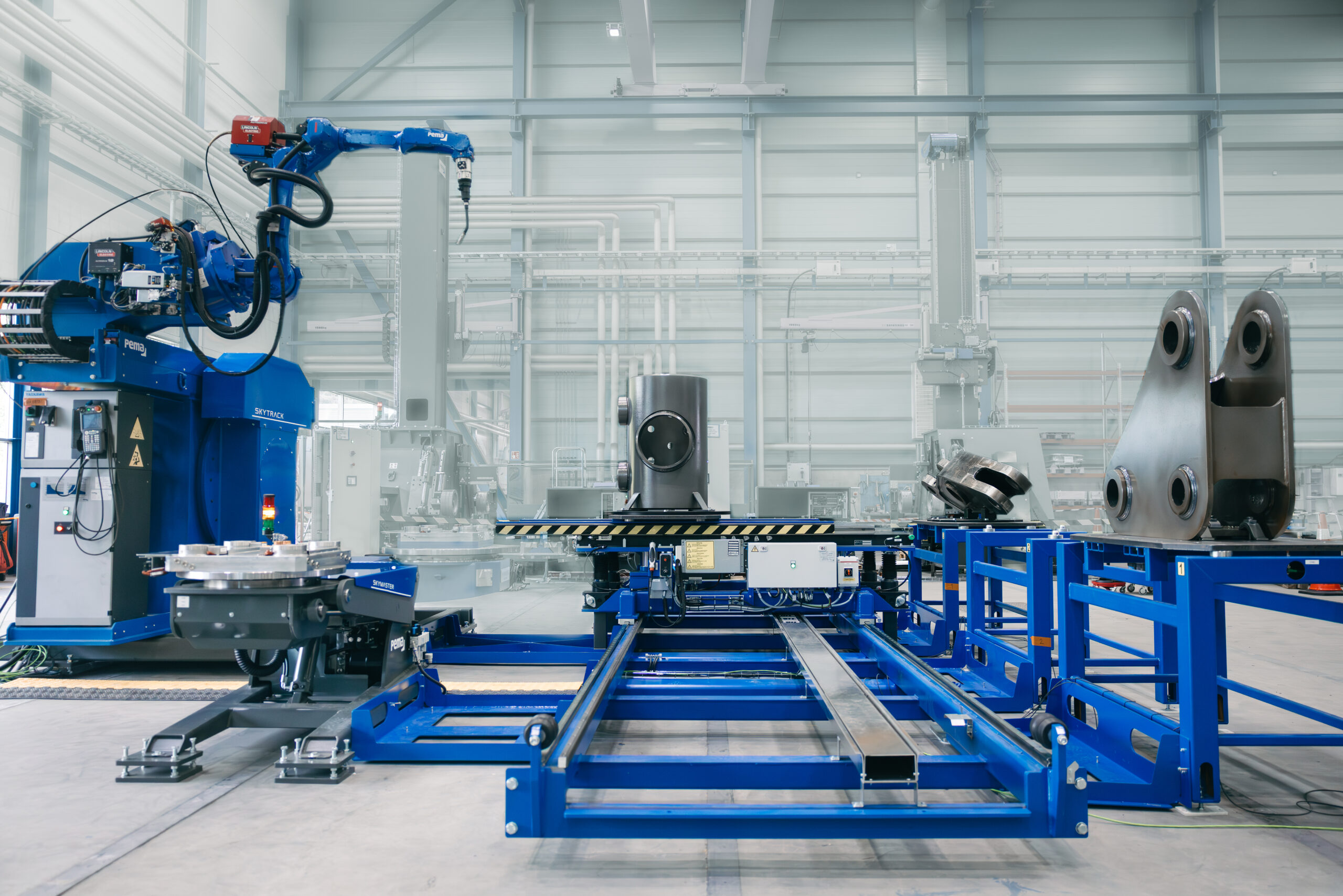 Skyline_flexible_manufacturing_system Flexible manufacturing system showing a PEMA welding robot, manual welding station and automated conveyer