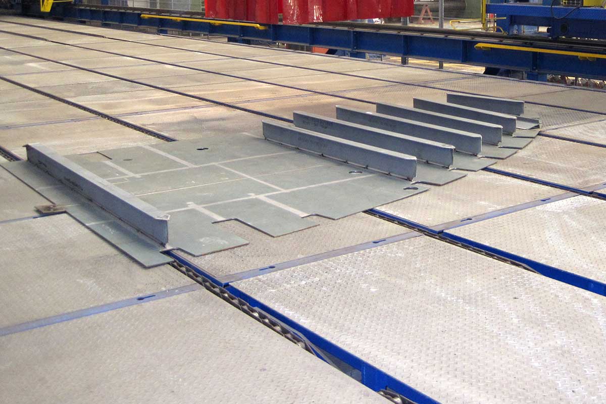 060_PEMA_WF-C--WeldingFloorWithChains