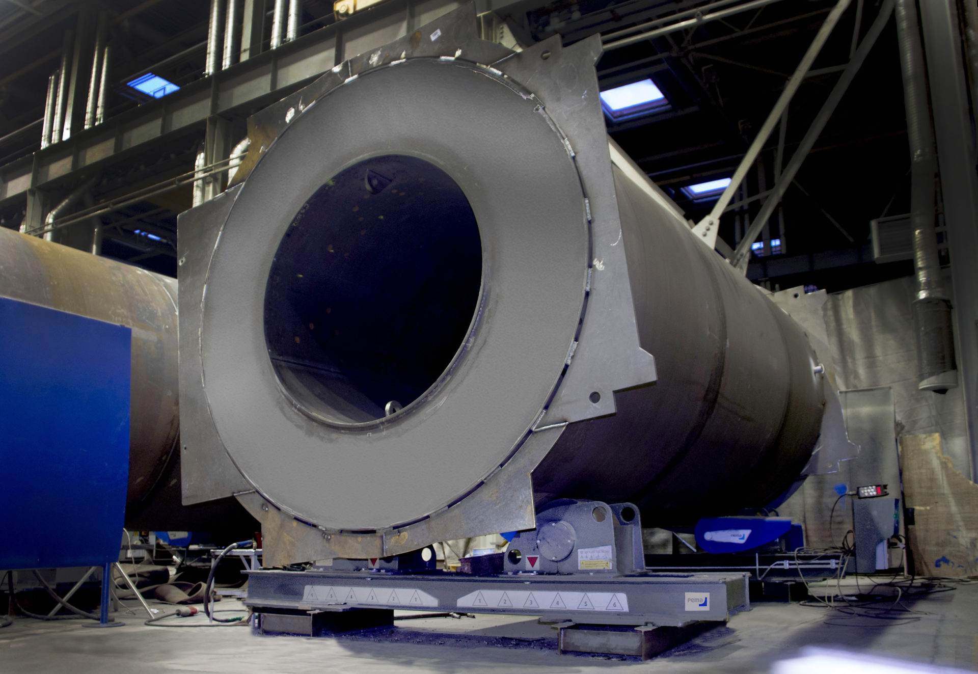 Roller beds are essential for turning heavy-duty cylindrical workpieces