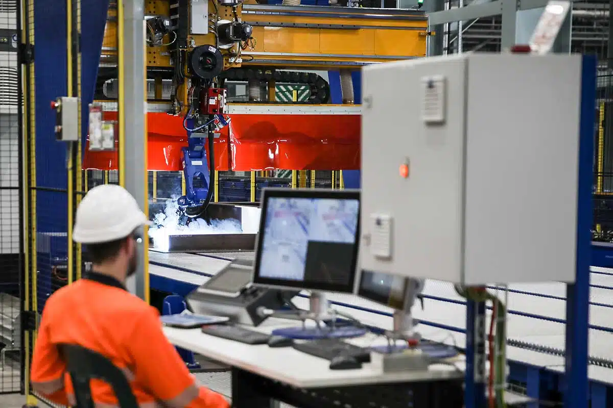 006_Pema-Micro-Panel-line-robotic-welding-portalVRWP-R2-Weldcontrol-200_002-